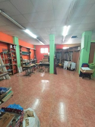 Local comercial en alquiler en Parque del Oeste - Olivares en Oviedo