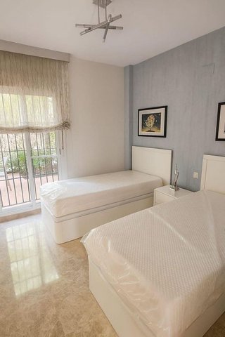 Piso en venta en Los Naranjos - Las Brisas en Marbella
