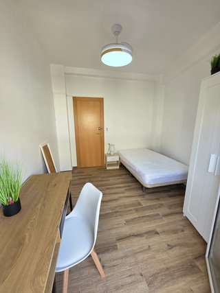 Habitación INDIVIDUAL con BALCÓN en ALICANTE