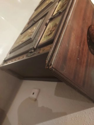 Mueble de entrada madera tallada.