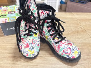 Botas niña T33 con estampado de corazones