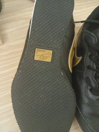 Zapatillas Nike Negro y Dorado Originales