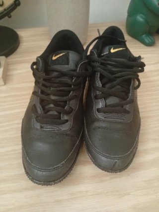 Zapatillas Nike Negro y Dorado Originales