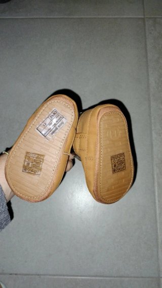 Botas de bebé marrones