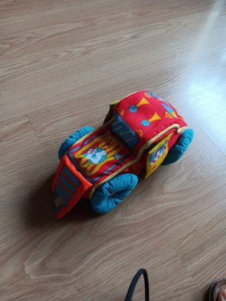 Coche de trapo sonajero para bebé