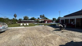 Chalet en venta en Carmona