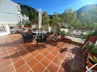 Casa pareada en venta en Ubrique