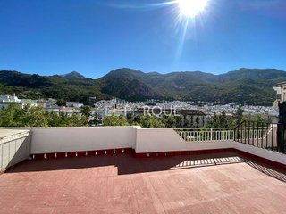 Casa pareada en venta en Ubrique