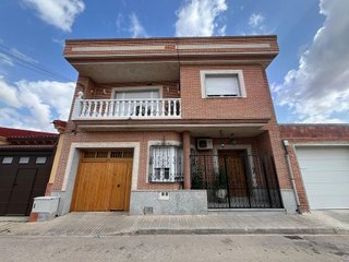 Casa adosada en venta en Tomelloso