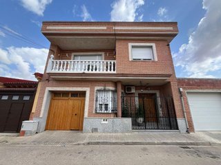 Casa adosada en venta en Tomelloso