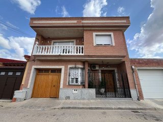 Casa adosada en venta en Tomelloso