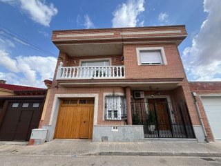 Casa adosada en venta en Tomelloso