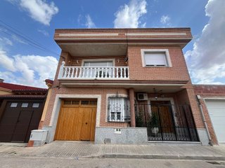 Casa adosada en venta en Tomelloso