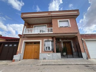 Casa adosada en venta en Tomelloso