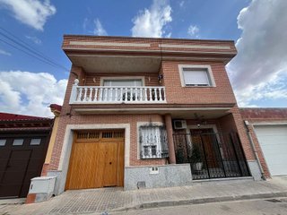 Casa adosada en venta en Tomelloso
