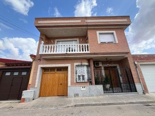 Casa adosada en venta en Tomelloso