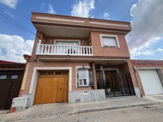 Casa adosada en venta en Tomelloso