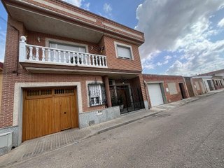 Casa adosada en venta en Tomelloso