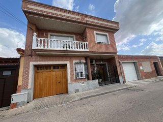 Casa adosada en venta en Tomelloso