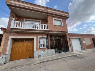 Casa adosada en venta en Tomelloso