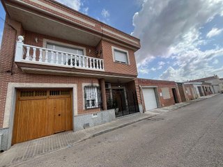 Casa adosada en venta en Tomelloso
