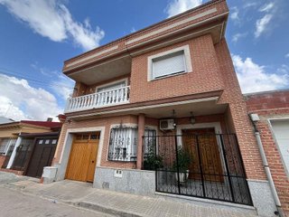 Casa adosada en venta en Tomelloso