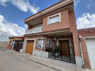 Casa adosada en venta en Tomelloso