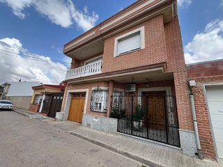 Casa adosada en venta en Tomelloso