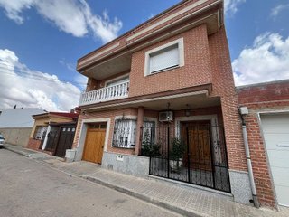 Casa adosada en venta en Tomelloso