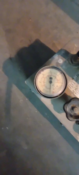 Vendo maquina para mira presión de agua