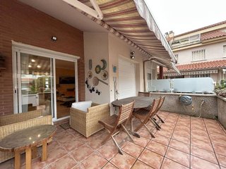 Casa en venta en Pla de Sant Pere-Les Salines en Cubelles