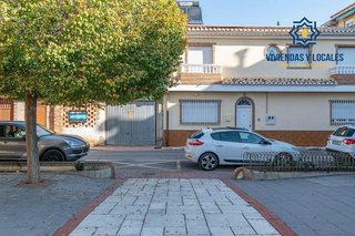 Chalet en venta en Avda. De los Ogíjares en Armilla