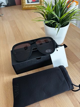 Gafas de sol pantalla Zara negras