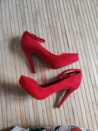 Zapatos de tacón Bershka rojos talla 35