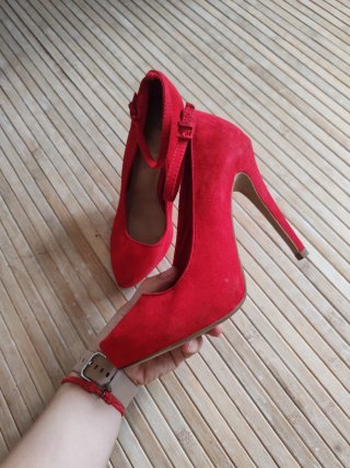 Zapatos de tacón Bershka rojos talla 35