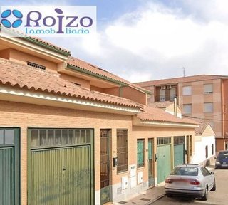 Casa adosada en venta en Torrijos