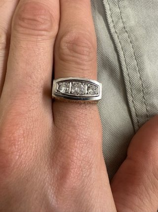 Anillo de oro con brillantes 7.35g