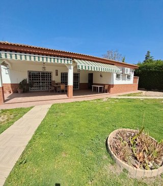 Chalet en venta en Palomares del Río