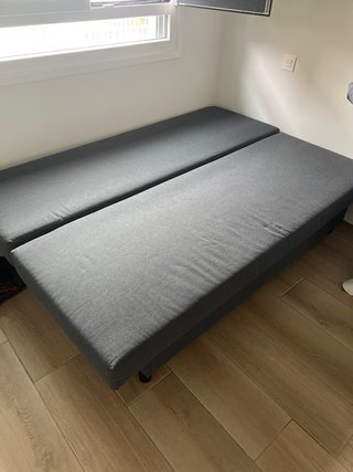 Sofá cama gris de tela