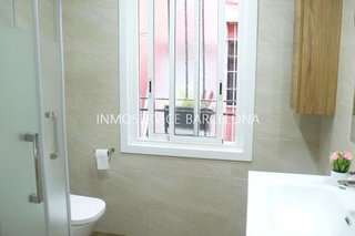 Casa adosada en venta en El Camp de l'Arpa del Clot en Barcelona