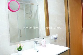 Casa adosada en venta en El Camp de l'Arpa del Clot en Barcelona