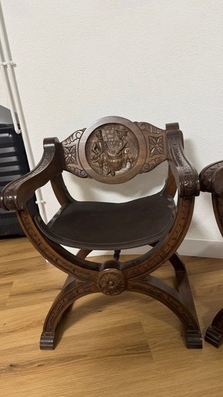 Par de Sillas Antiguas. Madera Tallada 50 eur c/u