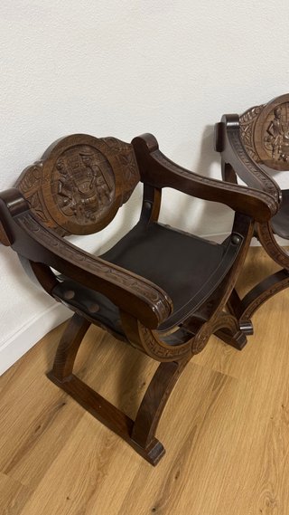 Par de Sillas Antiguas. Madera Tallada 50 eur c/u