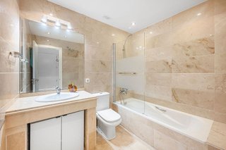 Piso en venta en Los Naranjos - Las Brisas en Marbella