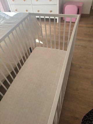 Cuna blanca para bebé