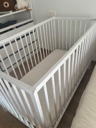 Cuna blanca para bebé