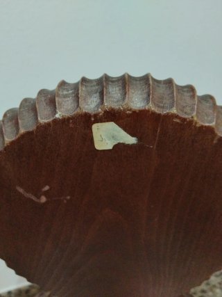 Silla antigua de madera tallada