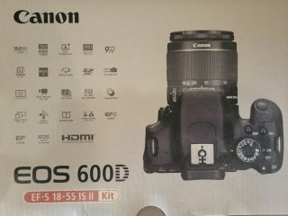 Cámara Canon EOS 600D + Bolsa con acc. + Libro