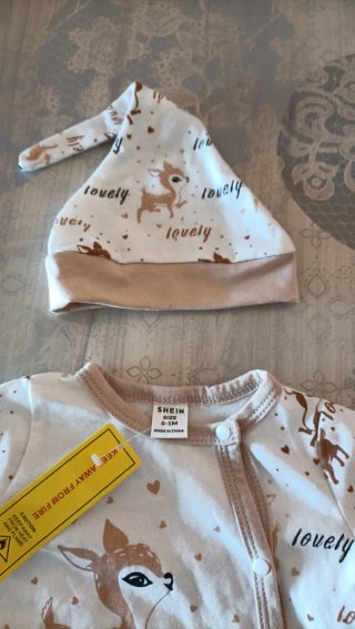 Conjunto bebé pelele, gorro, manoplas y babero