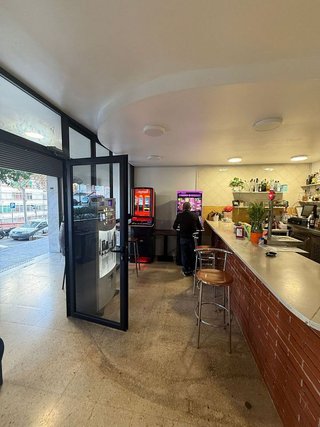 Bar en alquiler en Can Serra en Hospitalet de Llobregat, L´